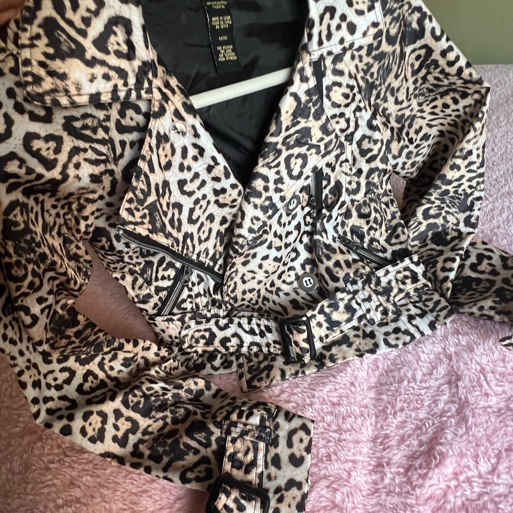 Chic Leopard Print Leather Jacket